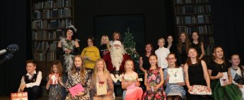 Balodīši un Ziemassvētku vecītis_Foto Raitis Mūrnieks