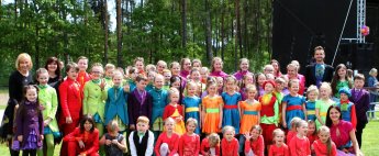 Koncertā "Dziedu vakaros un rītos" Jaunolainē